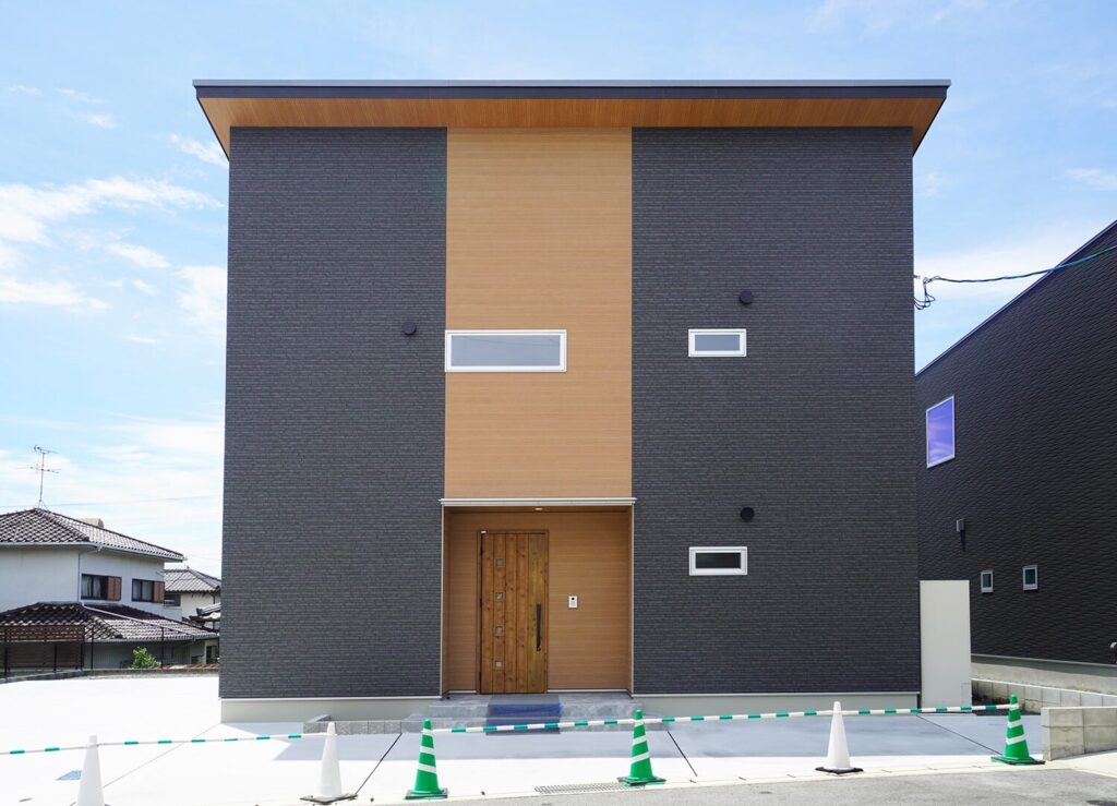 玄関はひとつ、暮らしはふたつ。心地よい二世帯住宅